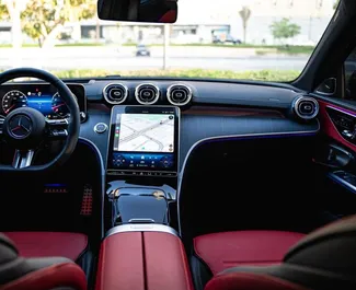 Mercedes-Benz C200 2024 beschikbaar voor verhuur in Dubai, met een kilometerlimiet van 250 km/dag.