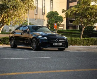 Mercedes-Benz C200 2024 met Aandrijving achteraan systeem, beschikbaar in Dubai.