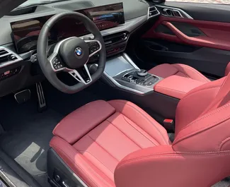 BMW 430 M Sport Cabrio 2025 beschikbaar voor verhuur in Dubai, met een kilometerlimiet van 250 km/dag.