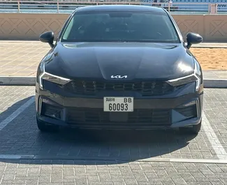 Vooraanzicht van een huurauto Kia K5 in Dubai, Verenigde Arabische Emiraten ✓ Auto #14509. ✓ Transmissie Automatisch TM ✓ 1 beoordelingen.