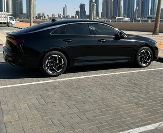 Verhuur Kia K5. Comfort, Premium Auto te huur in de VAE ✓ Borg van Zonder Borg ✓ Verzekeringsmogelijkheden TPL.