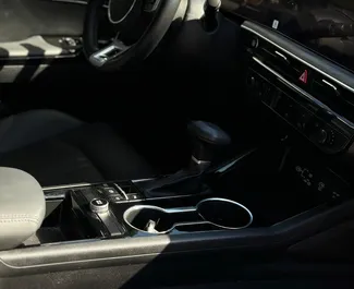 Autohuur Kia K5 2024 in in de VAE, met Benzine brandstof en 180 pk ➤ Vanaf 120 AED per dag.