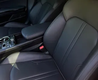 Benzine motor van 1,8L van Kia K5 2024 te huur in Dubai.