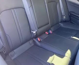 Kia K5 2024 met Vooraandrijving systeem, beschikbaar in Dubai.