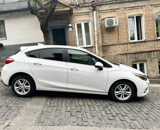 Verhuur Chevrolet Cruze. Comfort Auto te huur in Georgië ✓ Borg van Zonder Borg ✓ Verzekeringsmogelijkheden TPL, CDW, SCDW, FDW, Passagiers, Diefstal.