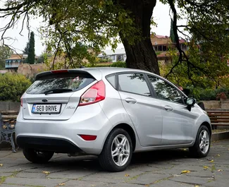 Verhuur Ford Fiesta. Economy Auto te huur in Georgië ✓ Borg van Zonder Borg ✓ Verzekeringsmogelijkheden TPL, CDW, SCDW, FDW, Passagiers, Diefstal.