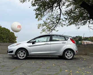Benzine motor van 1,6L van Ford Fiesta 2015 te huur in Tbilisi.