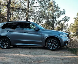 Autohuur BMW X5 2016 in in Georgië, met Benzine brandstof en 450 pk ➤ Vanaf 283 GEL per dag.