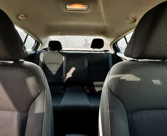 Interieur van Chevrolet Cruze te huur in Georgië. Een geweldige auto met 5 zitplaatsen en een Automatisch transmissie.