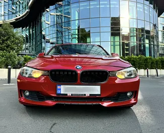 Vooraanzicht van een huurauto BMW 328i Xdrive Performance in Tbilisi, Georgië ✓ Auto #14533. ✓ Transmissie Automatisch TM ✓ 0 beoordelingen.