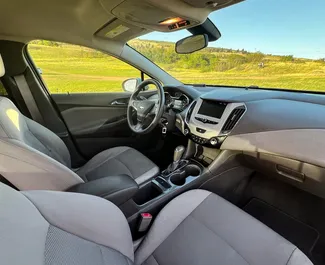 Benzine motor van 1,4L van Chevrolet Cruze 2017 te huur in Tbilisi.