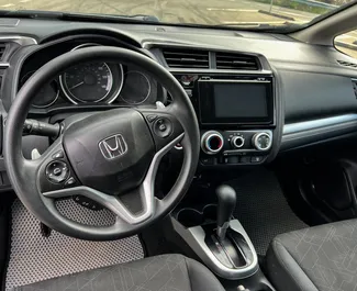 Honda Fit 2015 beschikbaar voor verhuur in Tbilisi, met een kilometerlimiet van onbeperkt.