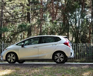 Autohuur Honda Fit 2015 in in Georgië, met Benzine brandstof en 130 pk ➤ Vanaf 75 GEL per dag.