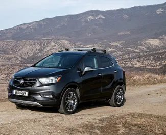 Vooraanzicht van een huurauto Buick Encore in Tbilisi, Georgië ✓ Auto #14542. ✓ Transmissie Automatisch TM ✓ 0 beoordelingen.