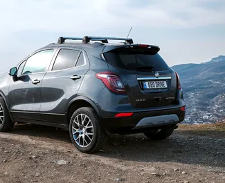 Benzine motor van 1,5L van Buick Encore 2018 te huur in Tbilisi.