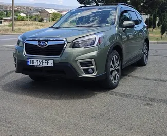 Vooraanzicht van een huurauto Subaru Forester in Tbilisi, Georgië ✓ Auto #14437. ✓ Transmissie Automatisch TM ✓ 0 beoordelingen.