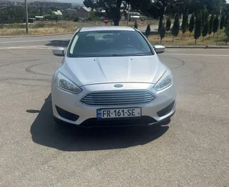 Vooraanzicht van een huurauto Ford Focus in Tbilisi, Georgië ✓ Auto #14439. ✓ Transmissie Automatisch TM ✓ 0 beoordelingen.
