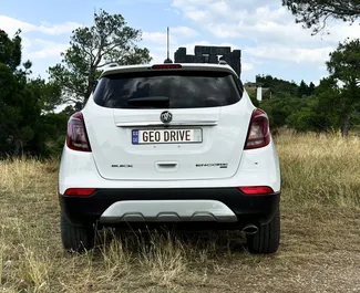 Benzine motor van 1,5L van Buick Encore 2018 te huur in Tbilisi.