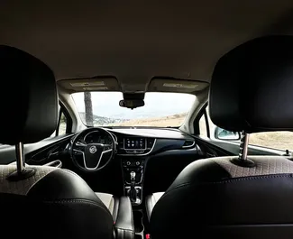Buick Encore 2018 beschikbaar voor verhuur in Tbilisi, met een kilometerlimiet van onbeperkt.