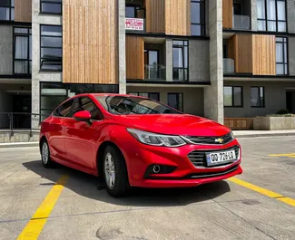 Vooraanzicht van een huurauto Chevrolet Cruze in Tbilisi, Georgië ✓ Auto #14547. ✓ Transmissie Automatisch TM ✓ 0 beoordelingen.