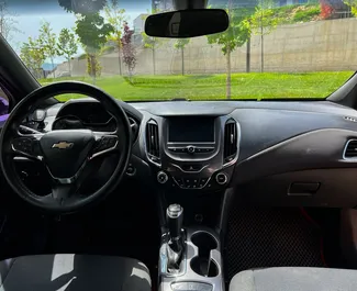 Chevrolet Cruze 2017 beschikbaar voor verhuur in Tbilisi, met een kilometerlimiet van onbeperkt.