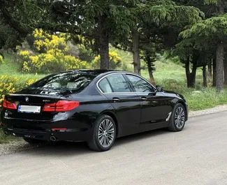 Benzine motor van 2,0L van BMW 528i 2017 te huur in Tbilisi.