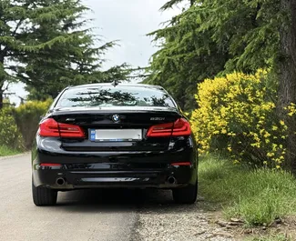 Verhuur BMW 528i. Premium Auto te huur in Georgië ✓ Borg van Zonder Borg ✓ Verzekeringsmogelijkheden TPL, CDW, SCDW, FDW, Passagiers.