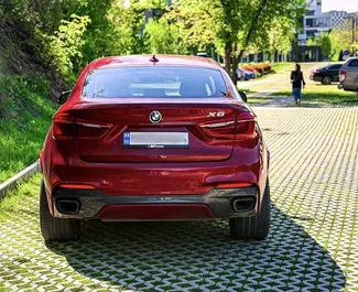 Benzine motor van 3,0L van BMW X6 2015 te huur in Tbilisi.