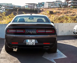 Autohuur Dodge Challenger 2017 in in Georgië, met Benzine brandstof en 305 pk ➤ Vanaf 105 GEL per dag.
