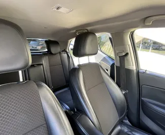 Interieur van Buick Encore te huur in Georgië. Een geweldige auto met 5 zitplaatsen en een Automatisch transmissie.