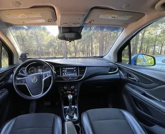 Buick Encore 2018 beschikbaar voor verhuur in Tbilisi, met een kilometerlimiet van onbeperkt.