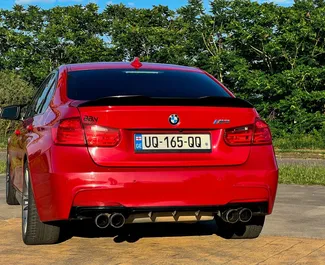Benzine motor van 2,0L van BMW 328i Xdrive Performance 2015 te huur in Tbilisi.