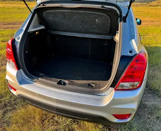Interieur van Chevrolet Trax te huur in Georgië. Een geweldige auto met 5 zitplaatsen en een Automatisch transmissie.