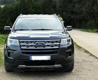 Vooraanzicht van een huurauto Ford Explorer in Tbilisi, Georgië ✓ Auto #14553. ✓ Transmissie Automatisch TM ✓ 0 beoordelingen.