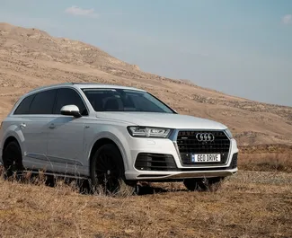 Autohuur Audi Q7 2018 in in Georgië, met Benzine brandstof en 252 pk ➤ Vanaf 202 GEL per dag.