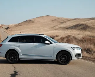 Verhuur Audi Q7. Premium, SUV, Crossover Auto te huur in Georgië ✓ Borg van Zonder Borg ✓ Verzekeringsmogelijkheden TPL, CDW, FDW, Passagiers, Diefstal.