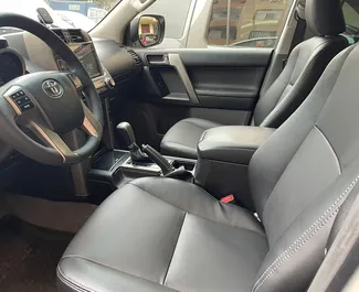 Autohuur Toyota Land Cruiser Prado 2015 in in Azerbeidzjan, met Benzine brandstof en 165 pk ➤ Vanaf 85 AZN per dag.