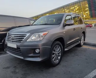 Vooraanzicht van een huurauto Lexus LX570 in Bakoe, Azerbeidzjan ✓ Auto #12188. ✓ Transmissie Automatisch TM ✓ 0 beoordelingen.