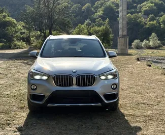 Vooraanzicht van een huurauto BMW X1 in Tbilisi, Georgië ✓ Auto #14660. ✓ Transmissie Automatisch TM ✓ 0 beoordelingen.