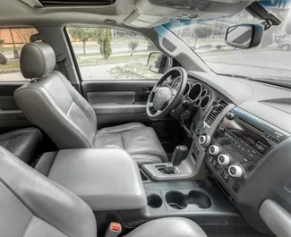 Benzine motor van 4,6L van Toyota Sequoia I 2019 te huur in Tbilisi.