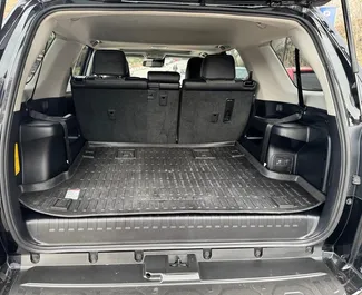 Toyota 4 Runner 2024 met Aandrijving op alle wielen systeem, beschikbaar in Tbilisi.