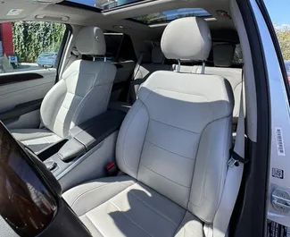 Diesel motor van 3,5L van Mercedes-Benz ML350 2015 te huur in Tirana.