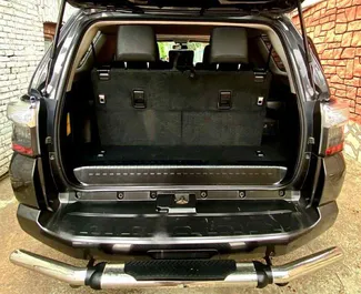 Verhuur Toyota 4 Runner. Comfort, SUV Auto te huur in Georgië ✓ Borg van Zonder Borg ✓ Verzekeringsmogelijkheden TPL.