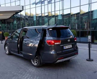 Verhuur Kia Sedona. Comfort, Minivan Auto te huur in Georgië ✓ Borg van Borg van 400 GEL ✓ Verzekeringsmogelijkheden TPL, CDW.