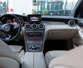 Mercedes-Benz GLC-Class 2018 beschikbaar voor verhuur in Tbilisi, met een kilometerlimiet van onbeperkt.