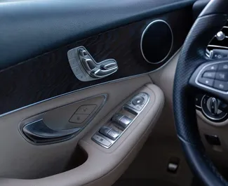 Mercedes-Benz GLC-Class 2018 met Aandrijving achteraan systeem, beschikbaar in Tbilisi.