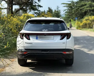Benzine motor van 2,5L van Hyundai Tucson 2023 te huur in Tbilisi.