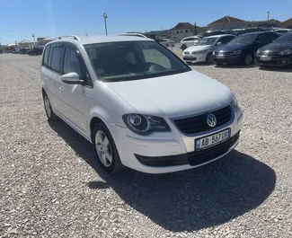 Volkswagen Touran: Albanië ✓ Huurprijs vanaf 50 EUR per dag Autohuur Volkswagen Touran #14731 Automatisch in Tirana, uitgerust met 2,0L motor ➤ Van Oltjon in Albanië.