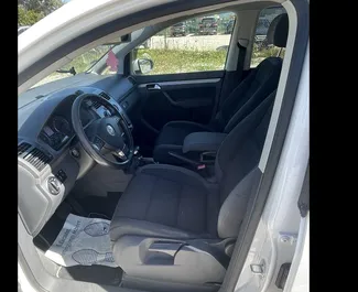 Verzekeringsmogelijkheden - Volkswagen Touran verhuur in Tirana (Albanië) Verhuur Volkswagen Touran. Comfort, Minivan Auto te huur in Albanië ✓ Borg van Borg van 100 EUR ✓ Verzekeringsmogelijkheden TPL, Buitenland.