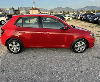 Kilometerlimiet voor verhuur Skoda Fabia in Albanië Skoda Fabia 2017 beschikbaar voor verhuur op de luchthaven van Tirana, met een kilometerlimiet van onbeperkt.